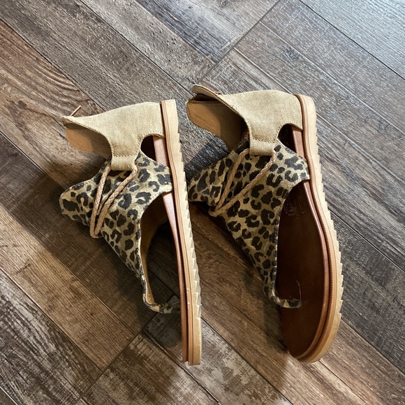 Very G Leopard Sparta Sandals- Worn 1 time - Picture 2 of 6